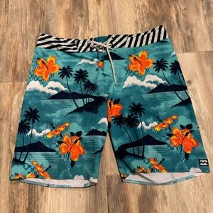 Billabong Men’s Tropical Floral Board Shorts size 32